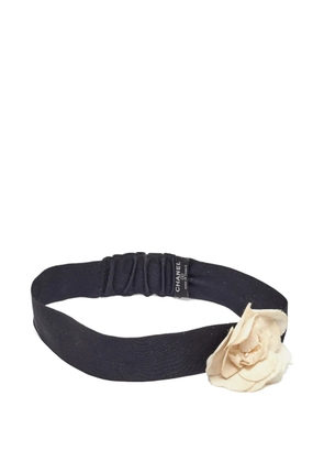 CHANEL Pre-Owned satin flower headband - Black