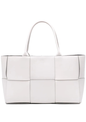 Bottega Veneta Pre-Owned 2010-2026 Medium Nappa Maxi Intrecciato Arco tote bag - White