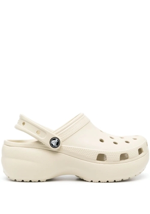 Crocs logo-plaque platform clogs - Neutrals