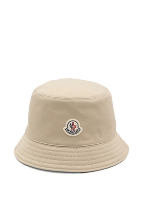 Moncler reversible logo-patch bucket hat - Neutrals