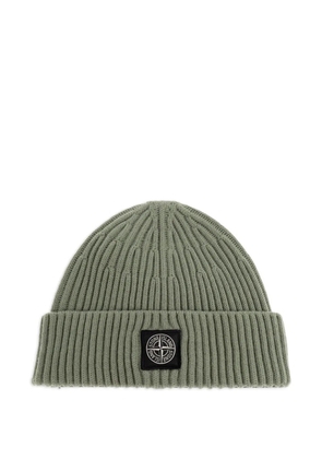 Stone Island rib-knit logo-patch beanie - Green