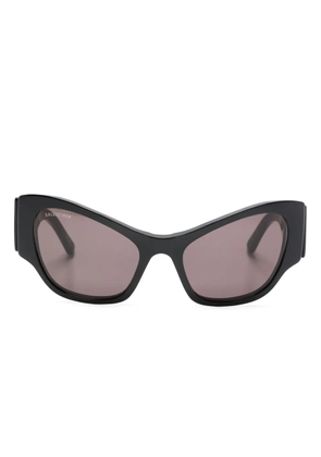 Balenciaga Eyewear logo-print cat-eye sunglasses - Black