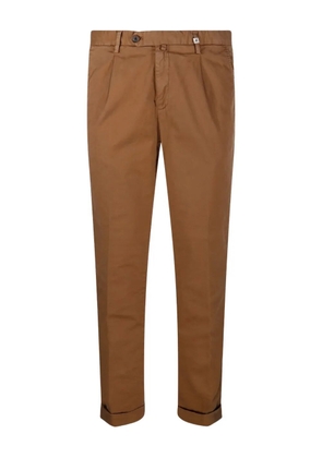 Myths pleated cuffed straight trousers - Brown
