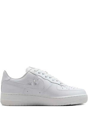 Nike Air Force 1 flower-embellished leather sneakers - White