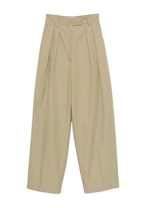 La DoubleJ pleated cotton trousers - Green