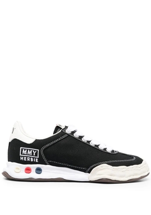 Maison MIHARA YASUHIRO logo-print lace-up sneakers - Black