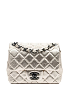 CHANEL Pre-Owned quilted chain bag - Gold