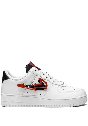 Nike Air Force 1 Low 'Carabiner Swoosh Red' sneakers - White