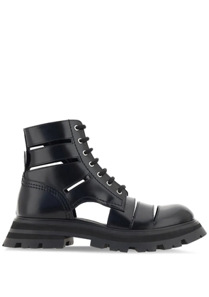 Alexander McQueen Wander cut-out combat boots - Black