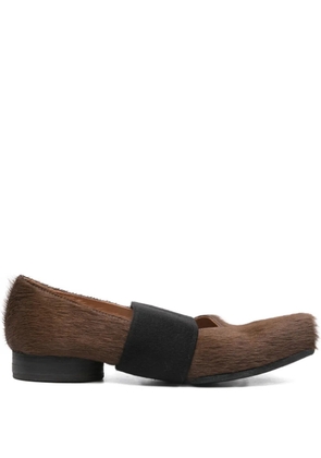 Uma Wang calf-hair strap pumps - Brown