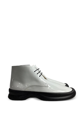 The Row Pre-Owned lace-up fastening patent leather boots - White