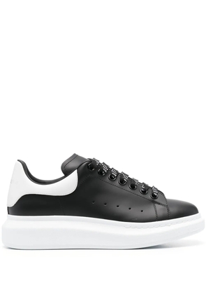 Alexander McQueen Oversized sneakers - Black