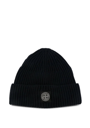 Stone Island ribbed logo-patch beanie hat - Blue