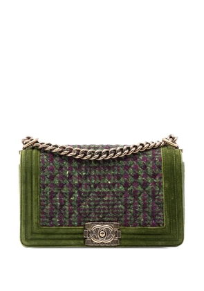 CHANEL Pre-Owned 2013-2014 Old Medium Tweed and Velvet Boy Flap crossbody bag - Green