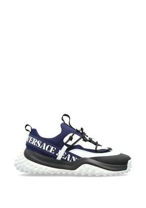 Versace Jeans Couture logo-ptint sneakers - White