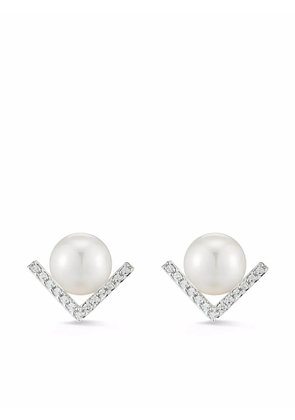 Mateo 14kt white gold right angle pearl stud earring