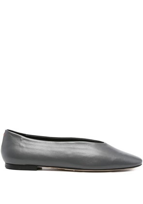 Aeyde pointed-toe leather flats - Grey