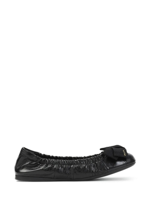 Prada bow-detail wrinkled-effect ballet flats - Black