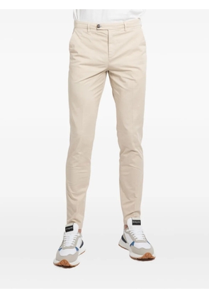 Cruna button-fastening trousers - Neutrals