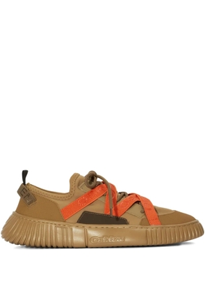 Osklen overlap logo-tape sneakers - Brown