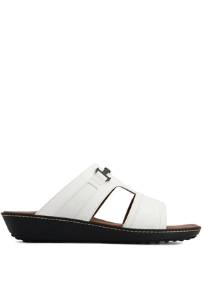 Tod's leather buckle sandals - White