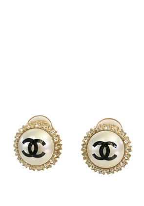CHANEL Pre-Owned 2020 CC Gold Plated Lacquered Faux Pearl and Rhinestone Clip On Earrings costume earrings - White
