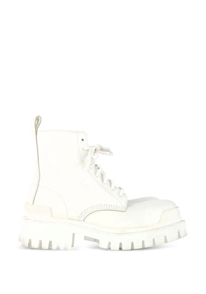 Balenciaga Pre-Owned Strike combat boots - White