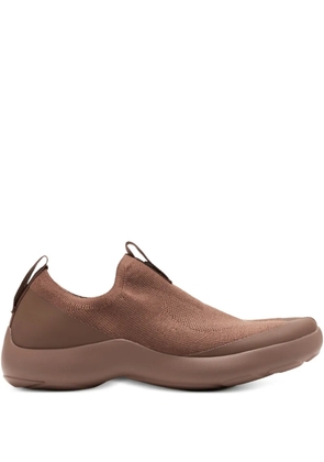 Tabi Footwear split-toe slip-on sneakers - Brown