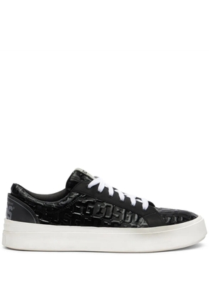 GCDS patent-monogram sneakers - Black