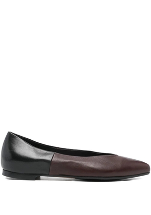 lorena paggi two-tone pointed-toe flats - Brown