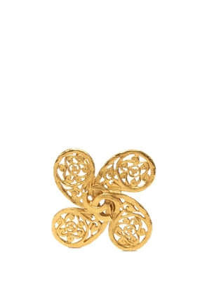 CHANEL Pre-Owned 1995 Gold Plated CC Fretwork Clover Brooch costume brooch