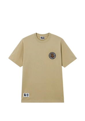 FINGERCROXX logo-patch T-shirt - Neutrals