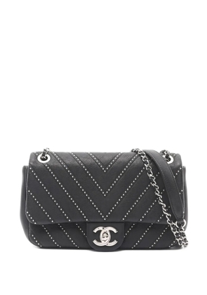 CHANEL Pre-Owned 2017-2018 V-stitch studded crossbody bag - Black