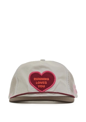 ALEX ZONO heart running loves you trucker hat - White