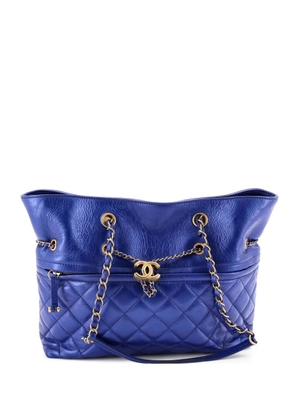 CHANEL Pre-Owned Front Zip CC Drawstring Chain Quilted Calfskin Medium tote bag - Blue