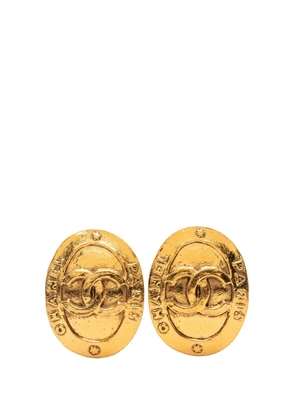 CHANEL Pre-Owned 1980-1990 CC Gold Plated Logo Oval Clip On Earrings costume earrings