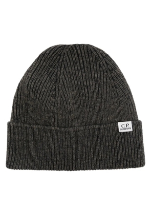C.P. Company logo-tag beanie - Grey