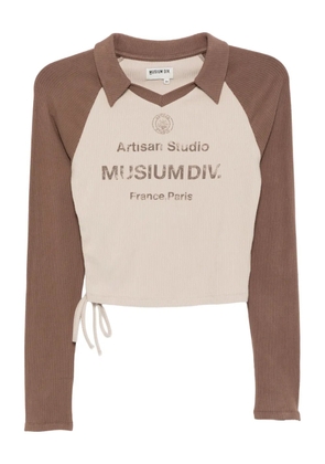 Musium Div. logo-print collar-embellished T-shirt - Neutrals