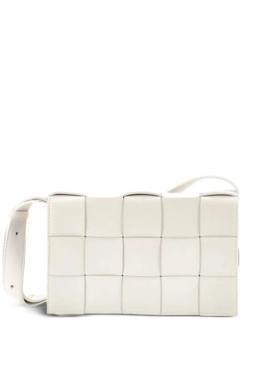 Bottega Veneta Pre-Owned Cassette Maxi Intrecciato Leather Small crossbody bag - Blue