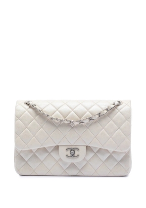 CHANEL Pre-Owned 2014-2015 Jumbo Classic Iridescent Caviar Double Flap shoulder bag - White