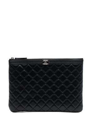 CHANEL Pre-Owned 2017-2018 Medium Quilted Lambskin Boy O Case clutch bag - Black