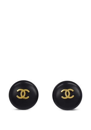CHANEL Pre-Owned 1995 logo-plaque clip-on earrings - Black