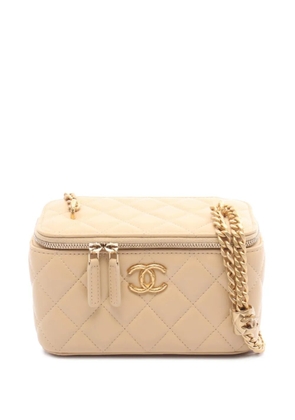 CHANEL Pre-Owned 2021-2026 CC Quilted Lambskin Vanity Case with Chain crossbody bag - Brown
