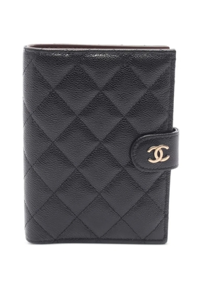 CHANEL Pre-Owned 2021 black passport holder