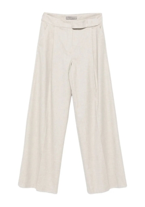 D.Exterior pleated trousers - Neutrals
