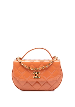 CHANEL Pre-Owned 2021-2025 CC Quilted Patent Top Handle Phone Holder With Chain satchel - Orange