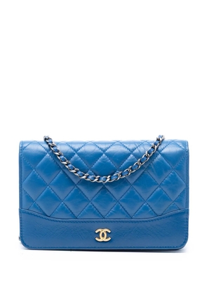 CHANEL Pre-Owned 2018-2019 Quilted Aged Calfskin Gabrielle Wallet On Chain crossbody bag - Blue