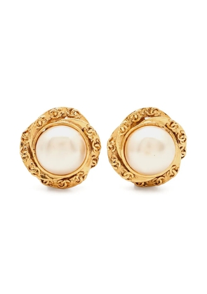 CHANEL Pre-Owned faux pearl-embellished earrings - Gold