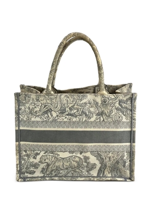 Christian Dior Pre-Owned medium Dior Book embroidered tote bag - Neutrals