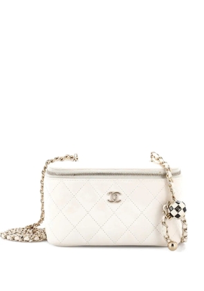 CHANEL Pre-Owned Pearl Crush Vanity Case with Chain Quilted Lambskin Small clutch bag - White